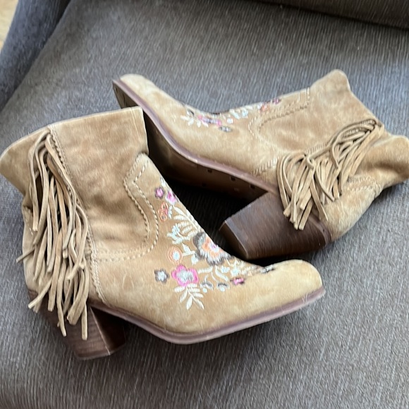 Sam Edelman Leti Suede Fringe ankle boots with embroidered detail, Size 7.5 - Picture 6 of 12